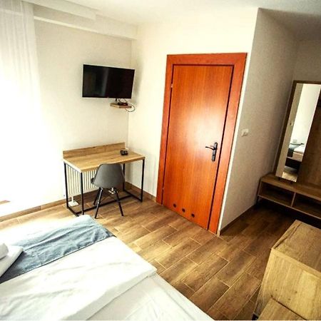 Apartamenty Pod Lwem ชวิดนิตซา ภายนอก รูปภาพ
