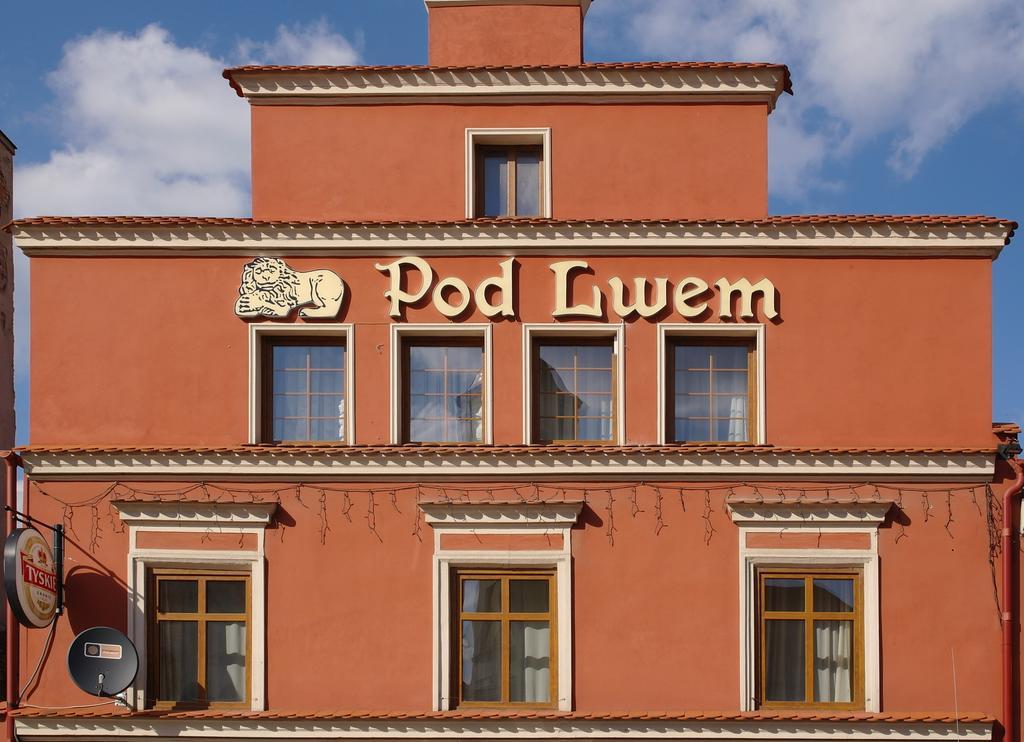 Apartamenty Pod Lwem ชวิดนิตซา ภายนอก รูปภาพ