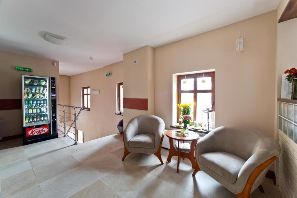 Apartamenty Pod Lwem ชวิดนิตซา ภายนอก รูปภาพ